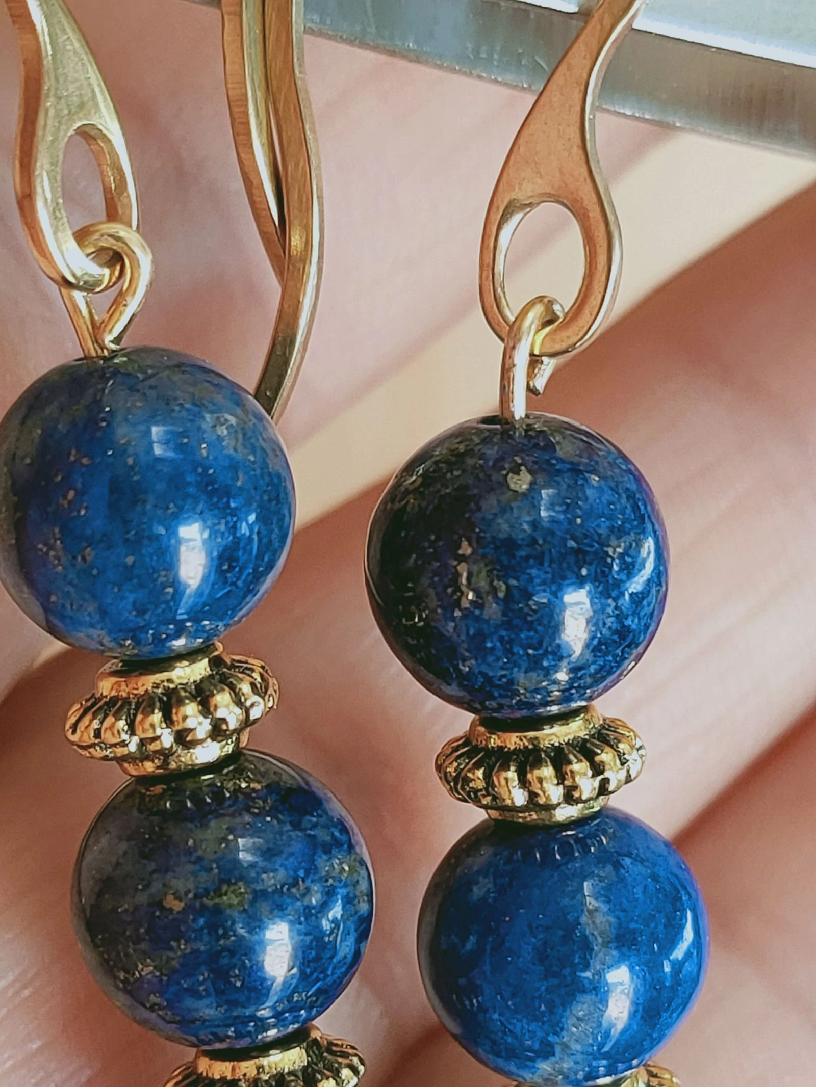 Una pareja de pendientes de lapislázuli – photo 8